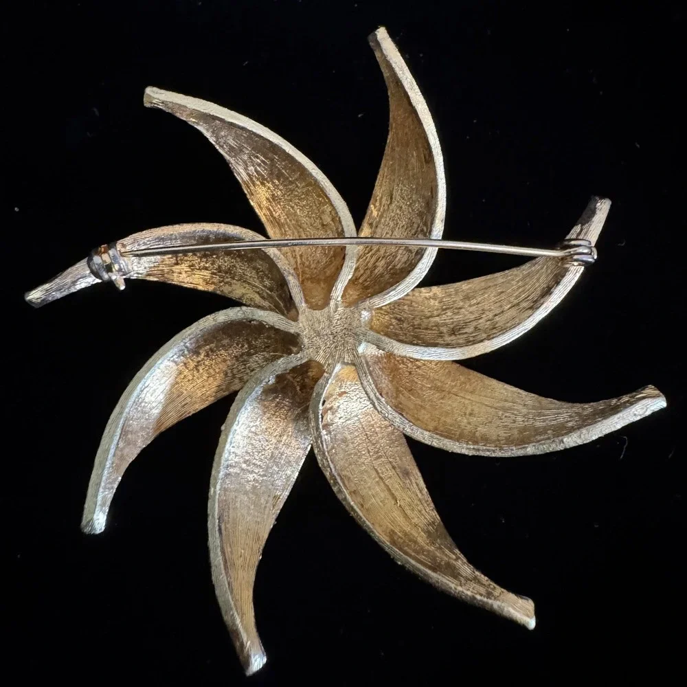 Vintage Gold Tone Textured Petal Flower Pinwheel Brooch Statement Pin 2.75